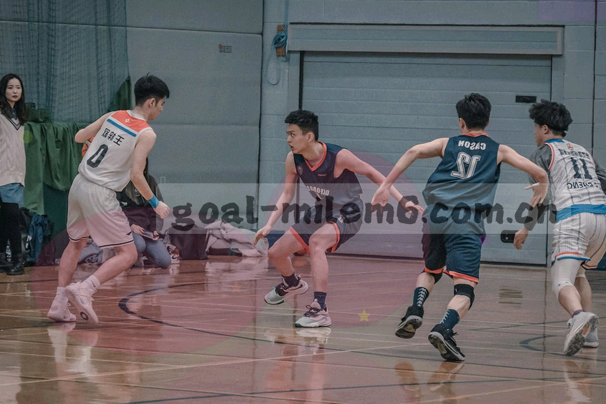 平板设备横屏显示简体栏目切换界面，侧边标签与横向滑动带清晰可见
